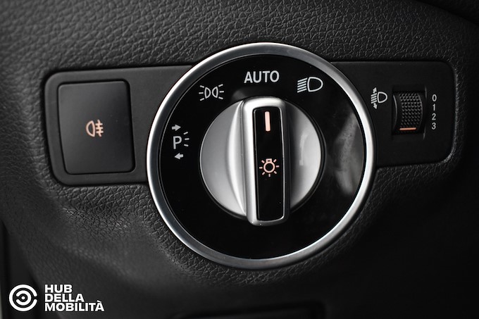 MERCEDES-BENZ GLA 200 d Automatic 4Matic Sport